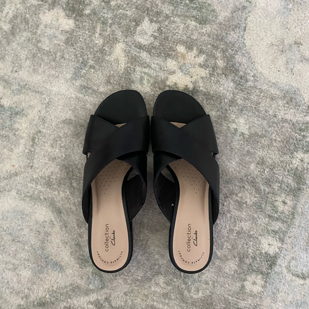 Clark’s Collection Black Strappy Sandals with Kitten Heel 8M